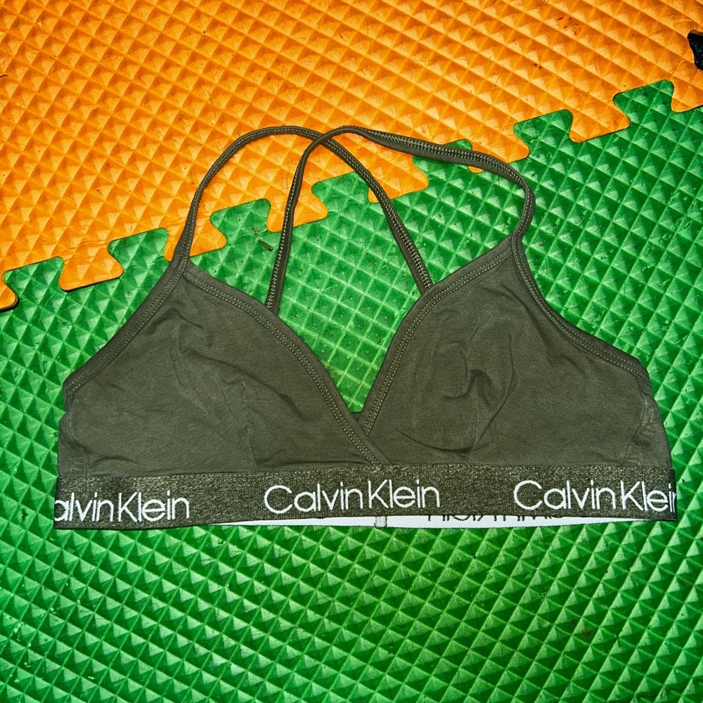Women sport bra